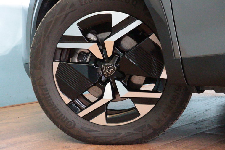 Vehicle Image 12