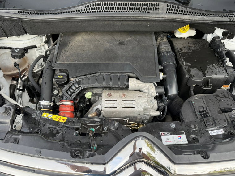 Vehicle Image 25