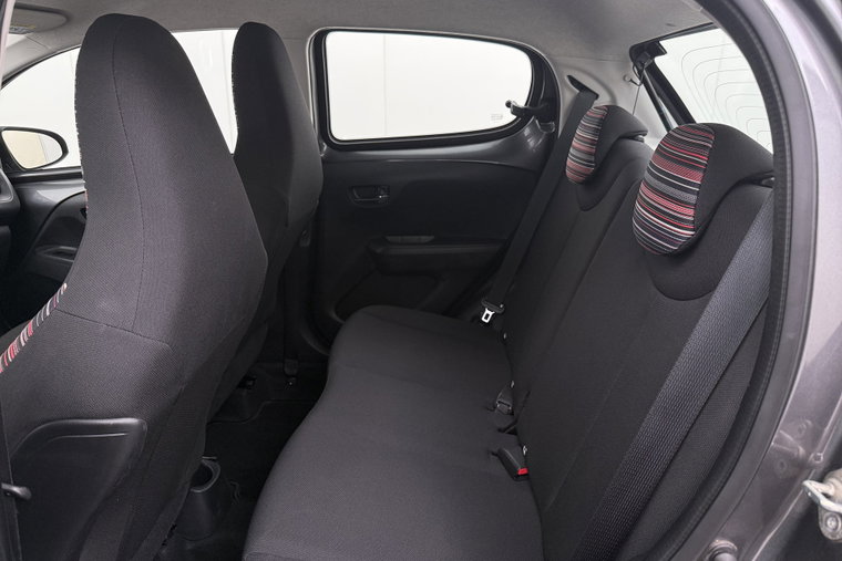 Vehicle Image 12