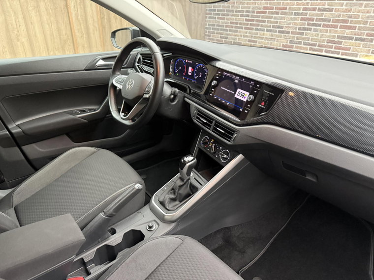 Vehicle Image 25