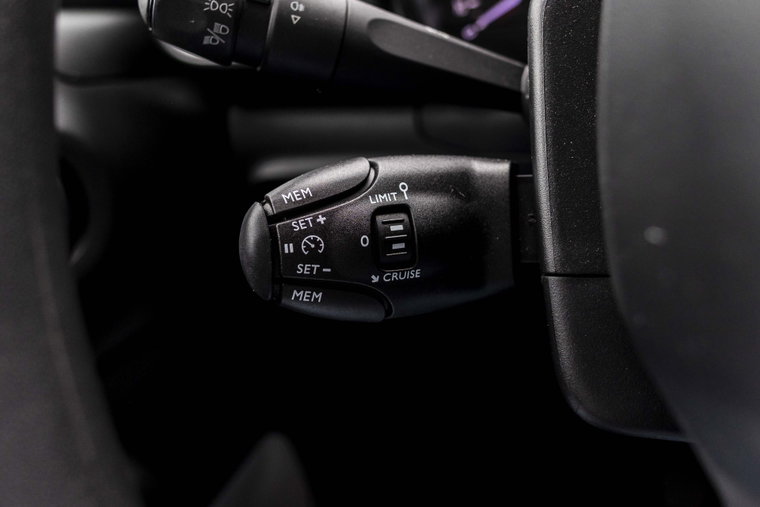 Vehicle Image 32