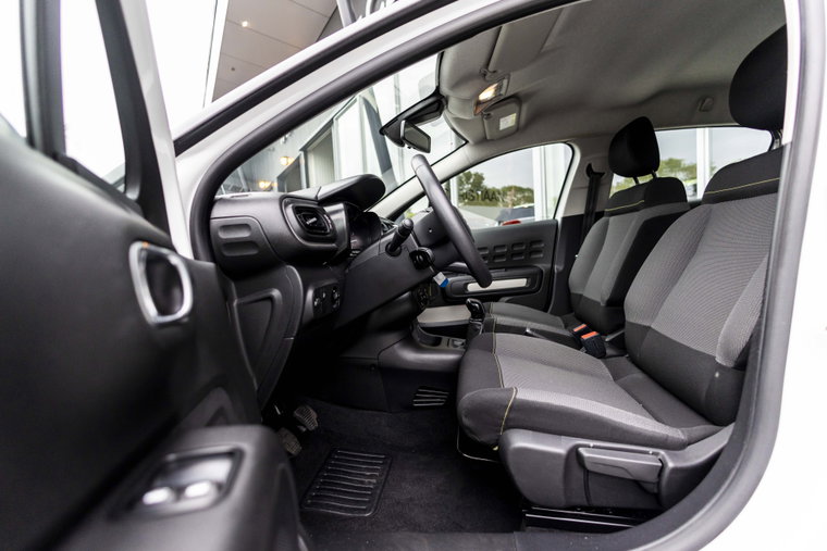 Vehicle Image 9