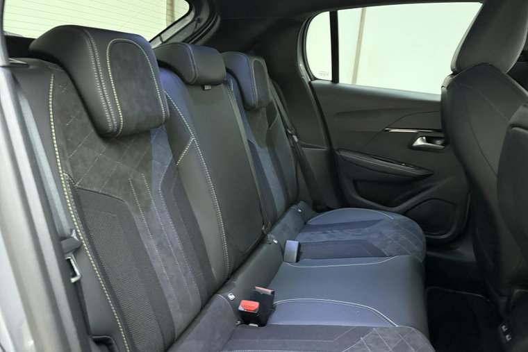 Vehicle Image 17