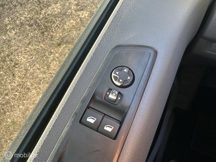 Vehicle Image 33