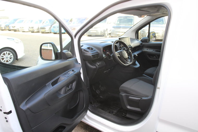 Vehicle Image 15