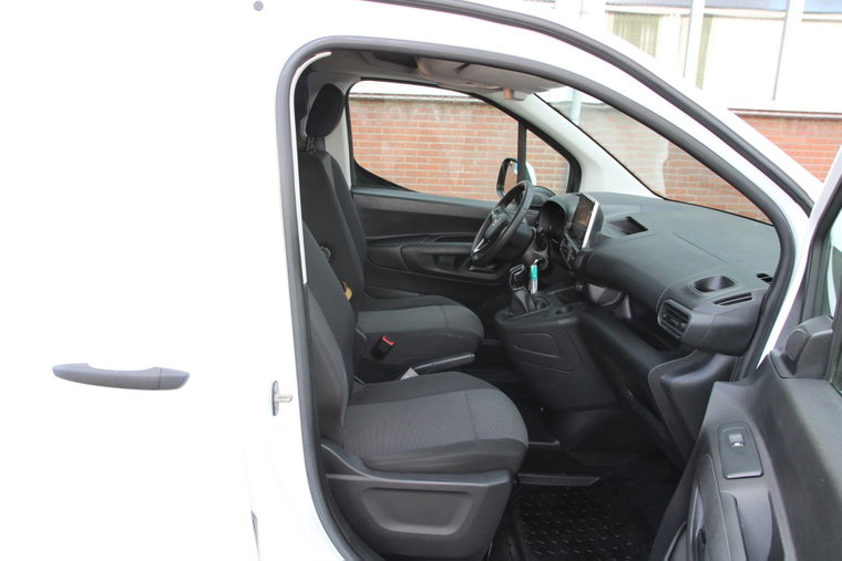 Vehicle Image 24
