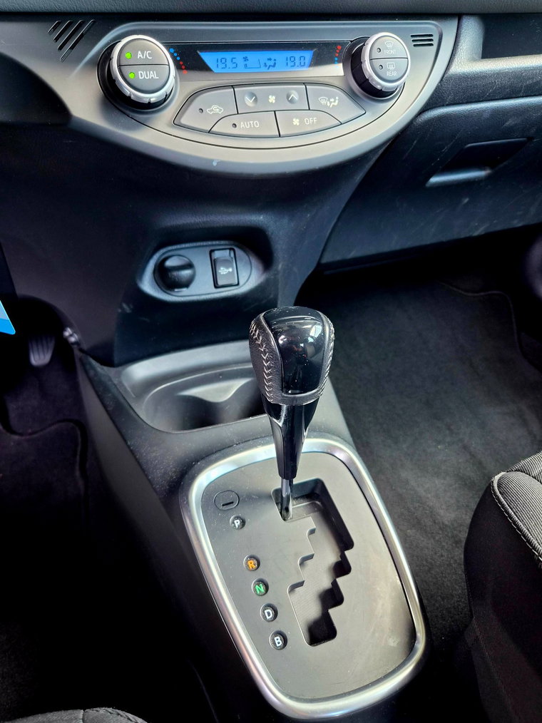 Vehicle Image 25