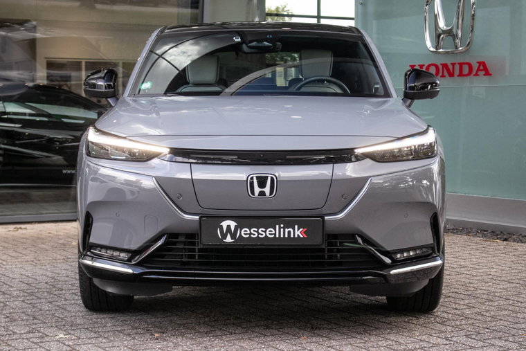 Vehicle Image 12