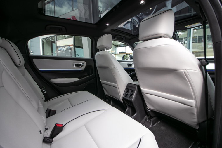 Vehicle Image 8