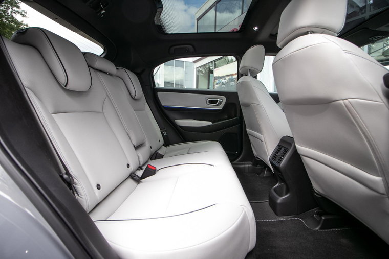 Vehicle Image 9
