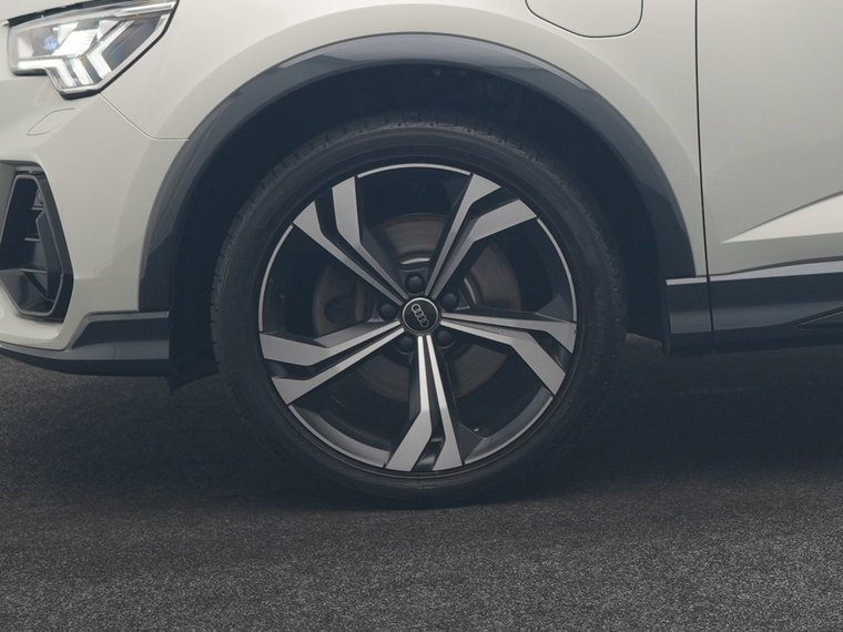 Vehicle Image 41