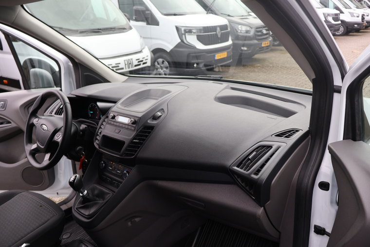 Vehicle Image 32