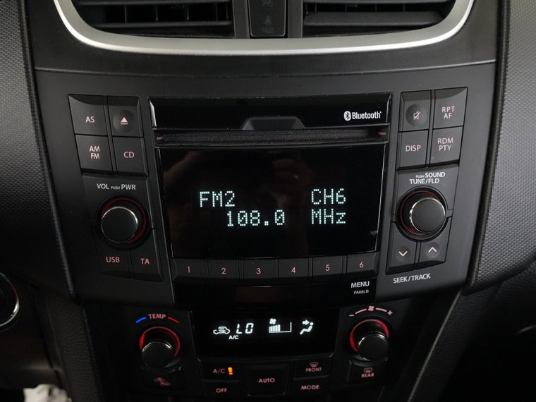 Vehicle Image 32