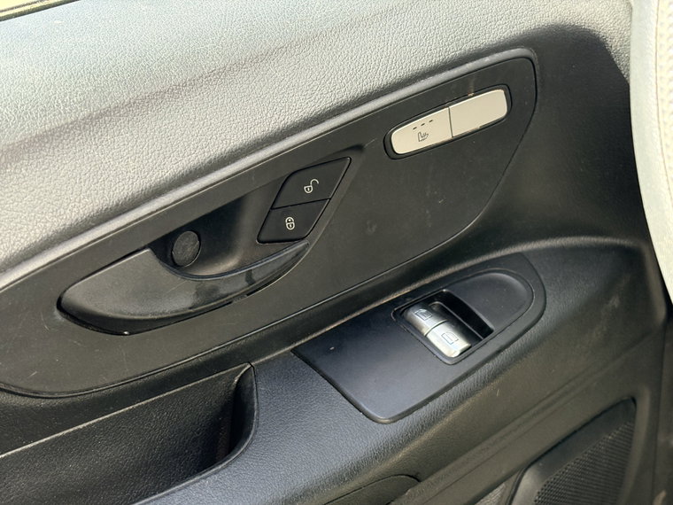 Vehicle Image 28