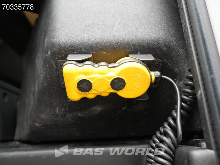 Vehicle Image 35