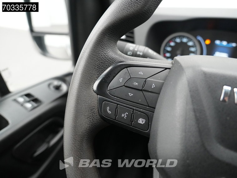 Vehicle Image 39