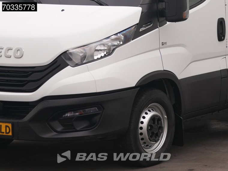 Vehicle Image 40