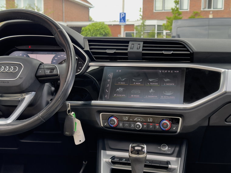 Vehicle Image 24