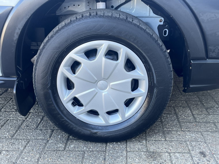 Vehicle Image 24