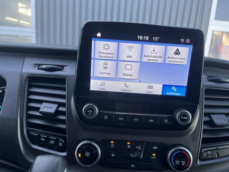 Vehicle Image 38