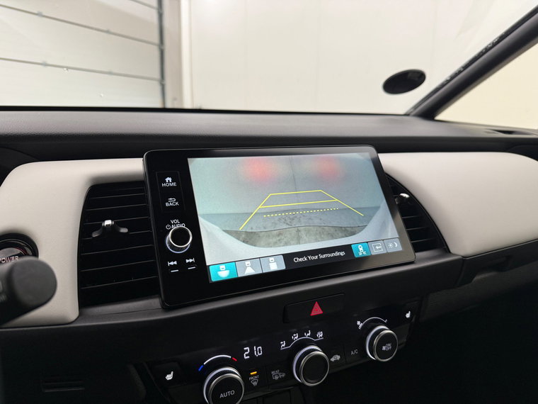 Vehicle Image 25