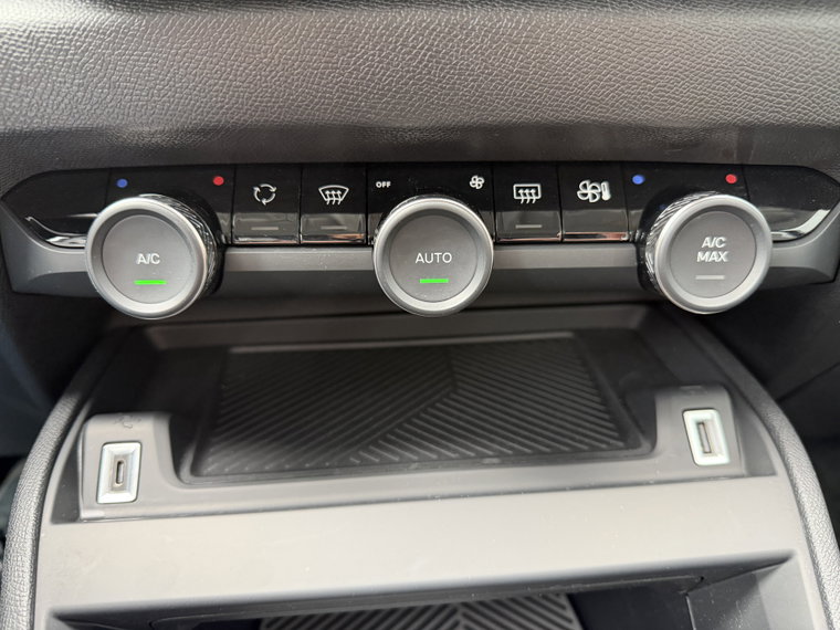 Vehicle Image 28