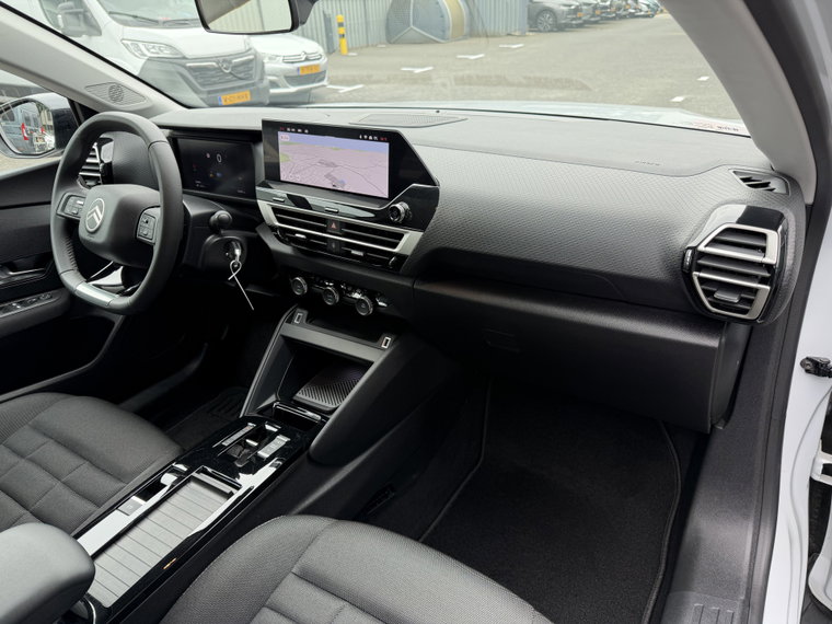 Vehicle Image 32