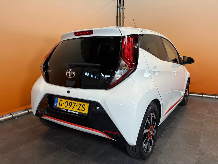 Vehicle Image 12