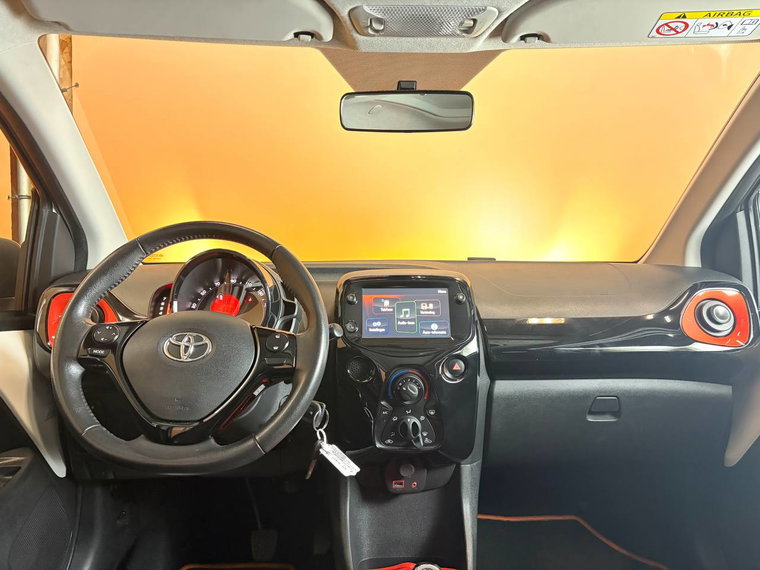 Vehicle Image 18