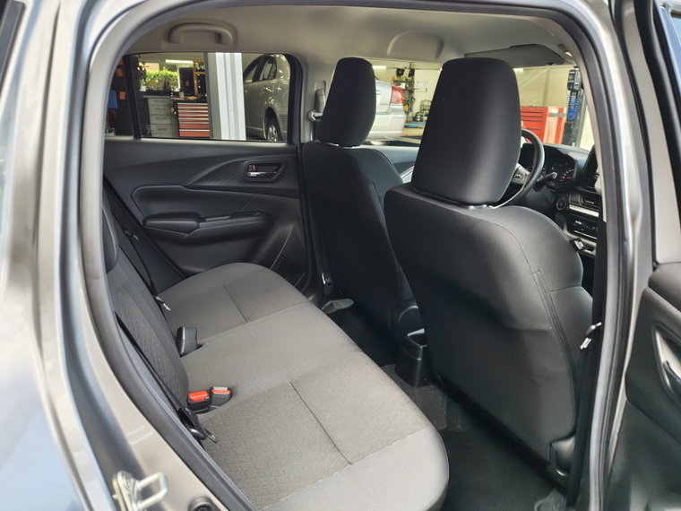 Vehicle Image 30
