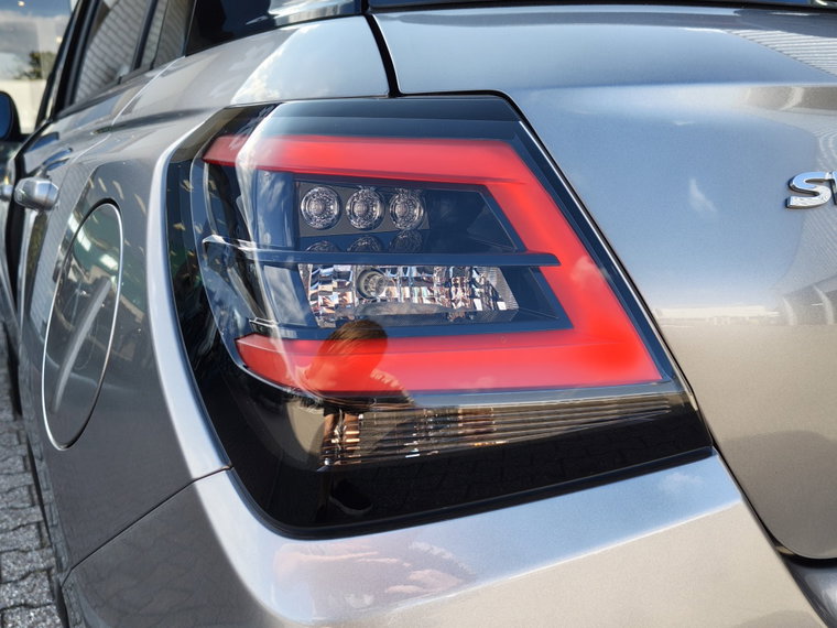 Vehicle Image 35