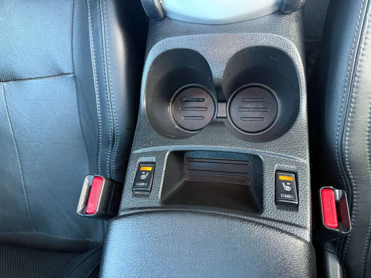 Vehicle Image 25