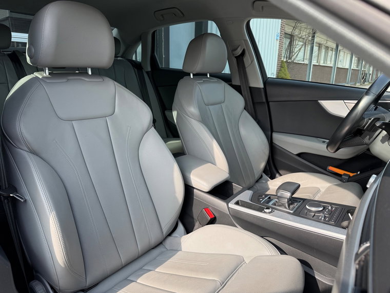 Vehicle Image 25