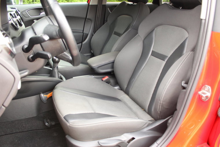 Vehicle Image 6