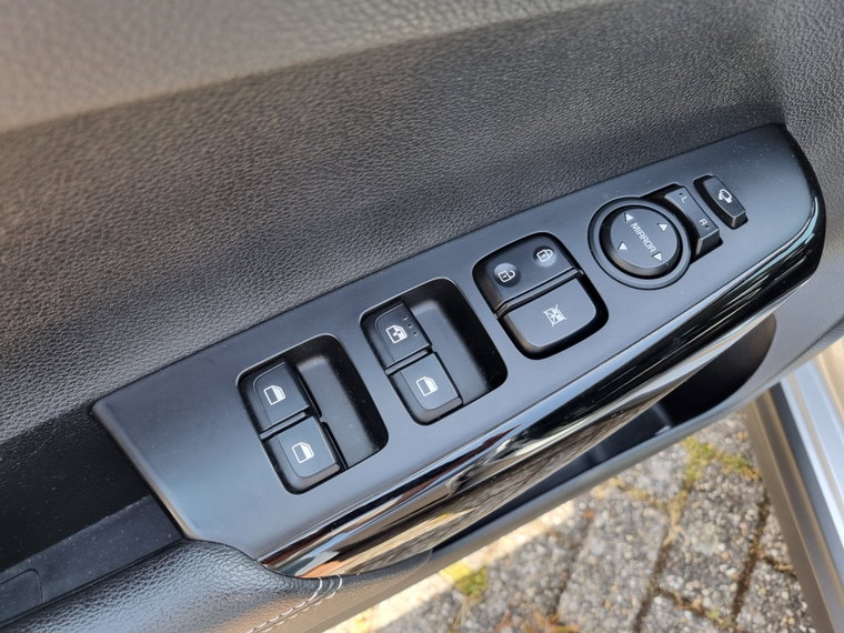 Vehicle Image 26