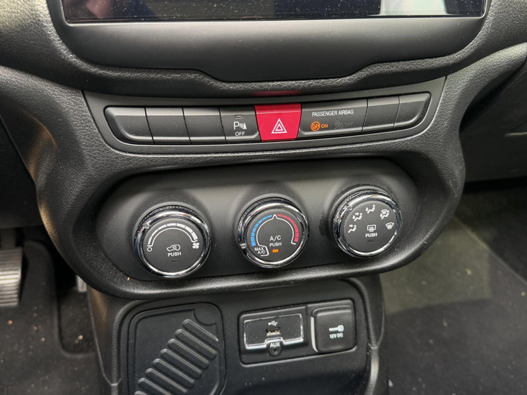 Vehicle Image 26