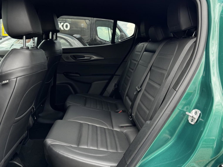 Vehicle Image 13