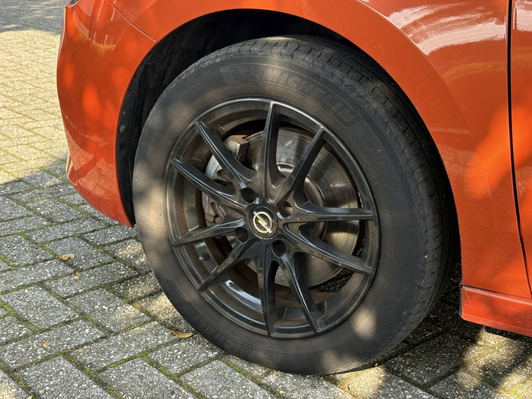 Vehicle Image 32