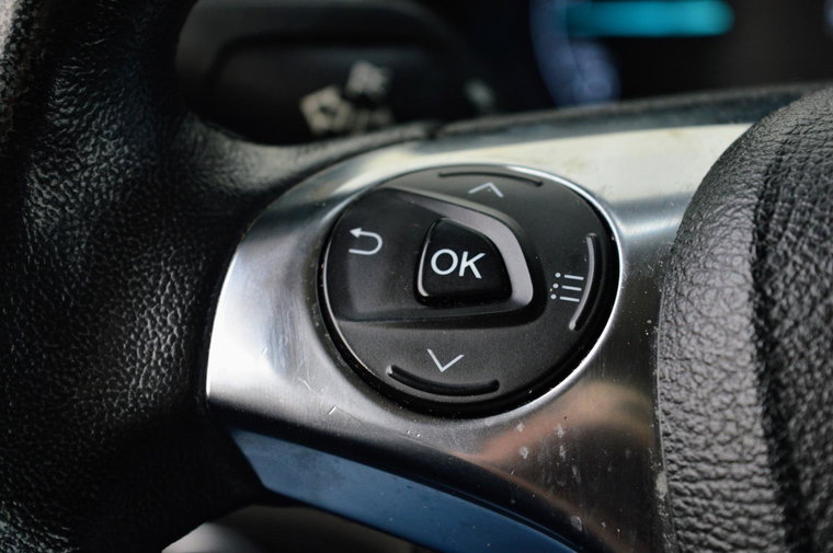 Vehicle Image 25