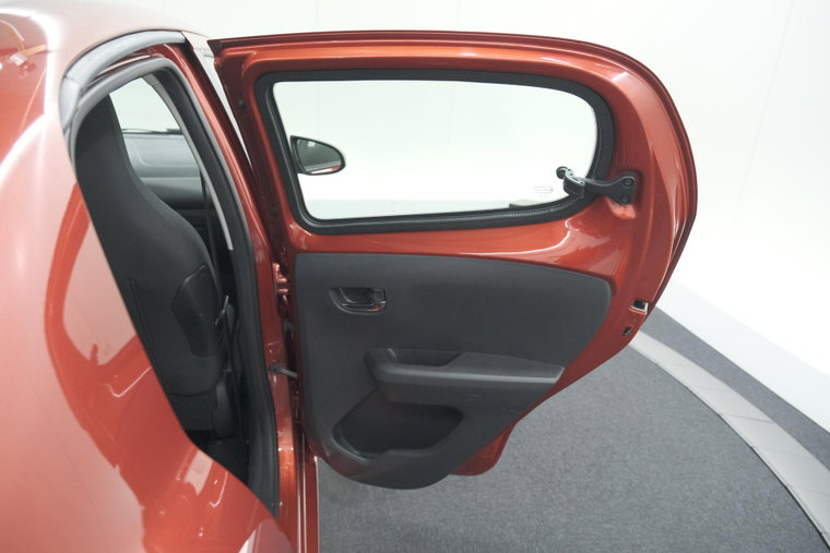 Vehicle Image 48