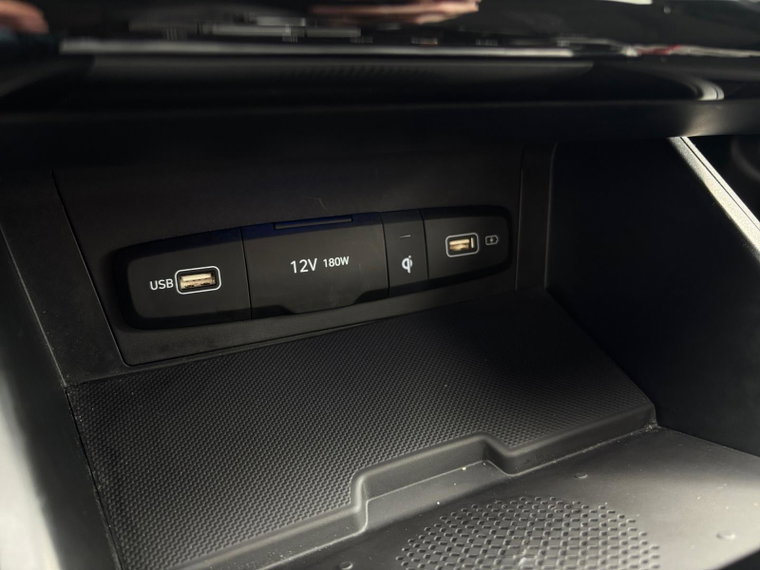 Vehicle Image 25