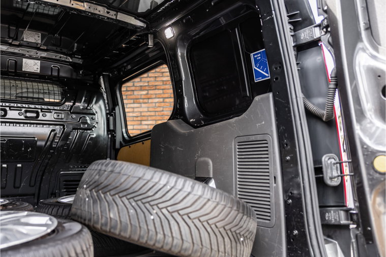 Vehicle Image 35