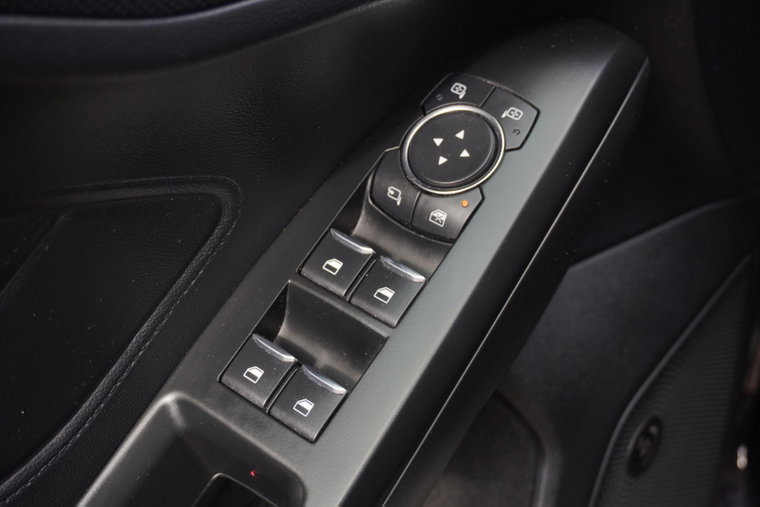 Vehicle Image 25