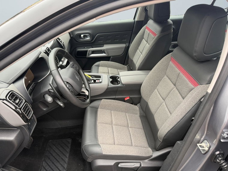 Vehicle Image 14