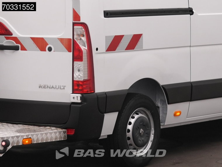 Vehicle Image 40