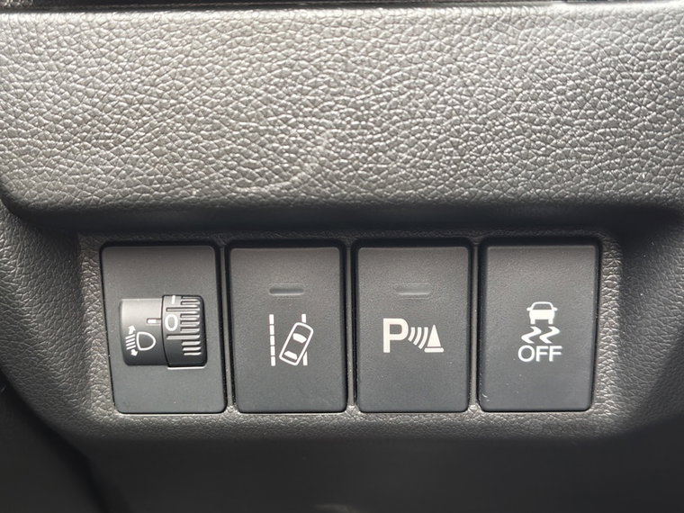 Vehicle Image 25