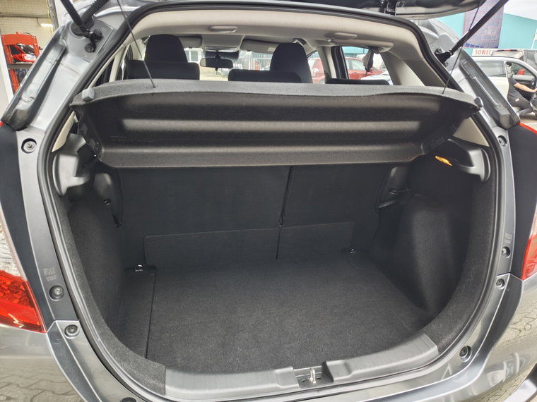 Vehicle Image 32