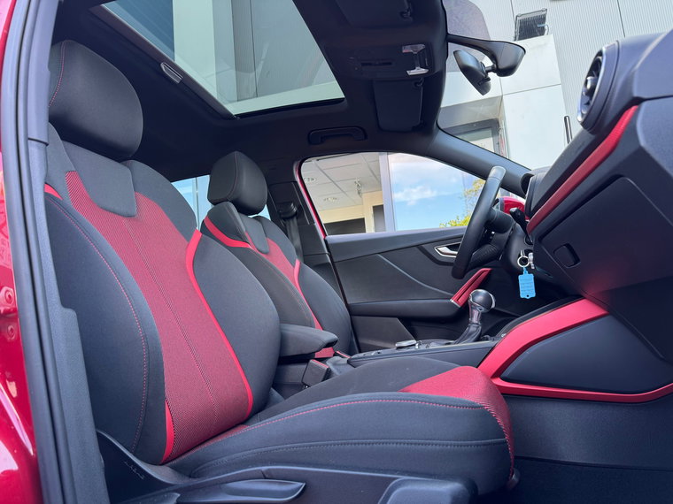 Vehicle Image 25
