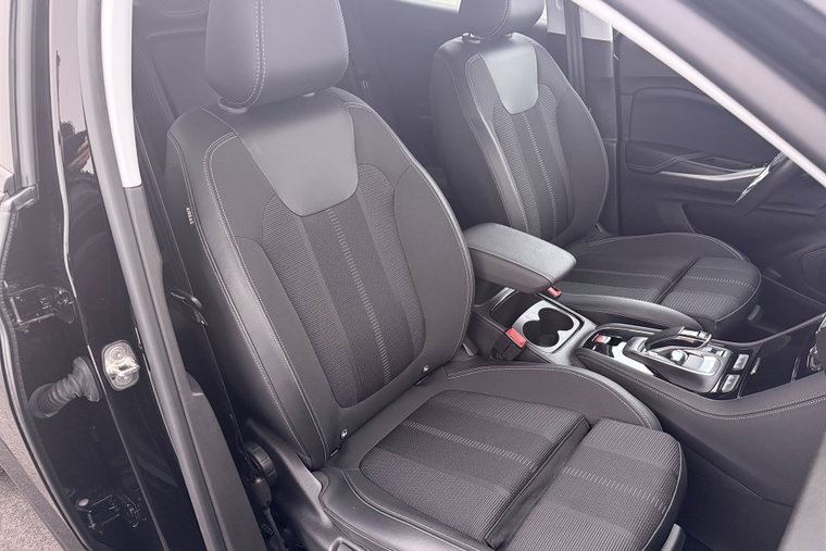 Vehicle Image 15