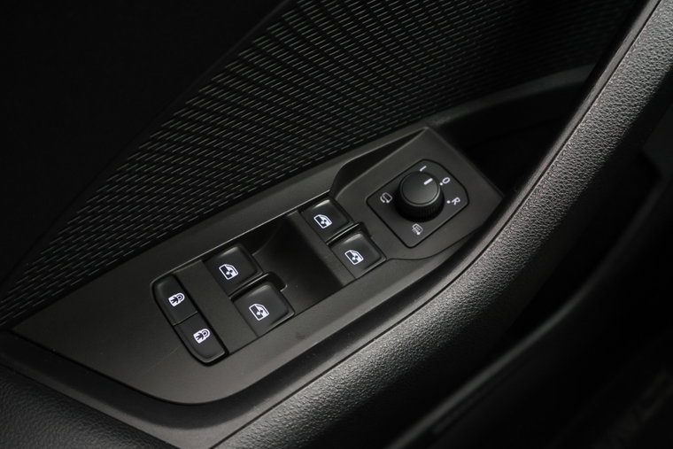 Vehicle Image 28